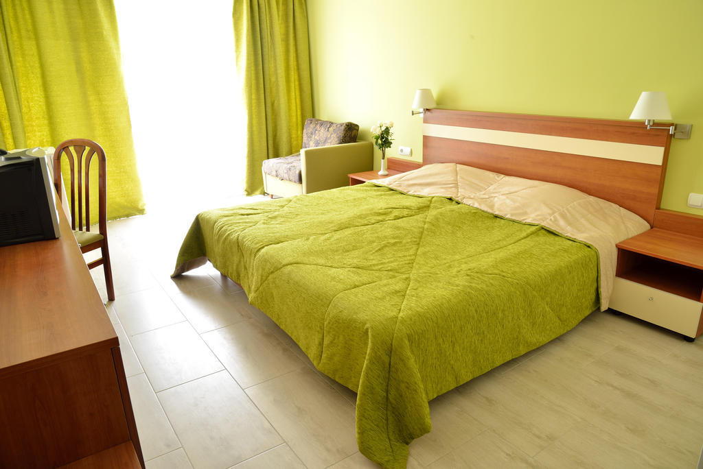 Glicinia Hotel Golden Sands Quarto foto
