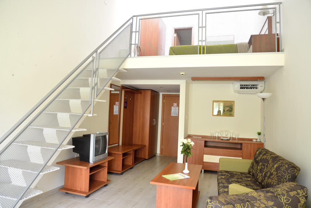 Glicinia Hotel Golden Sands Quarto foto