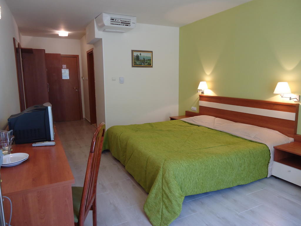 Glicinia Hotel Golden Sands Quarto foto
